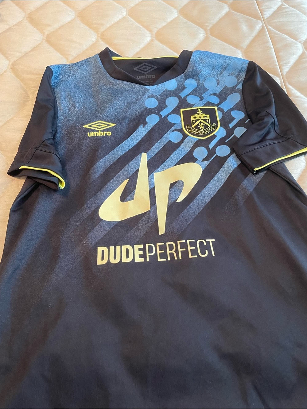 Umbro Navy and Light Blue Dude Perfect Graphic Soccer Top
